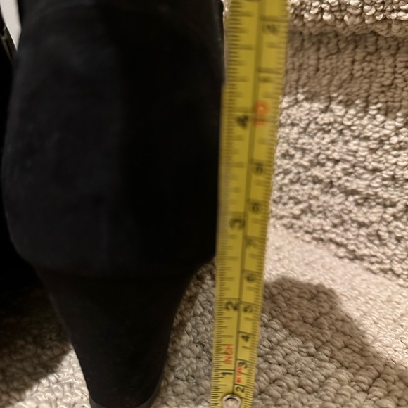 🪻🌹Awesome, comfy faux-suede black booties. EUC Barely wore. Bundle and save! - Picture 11 of 11